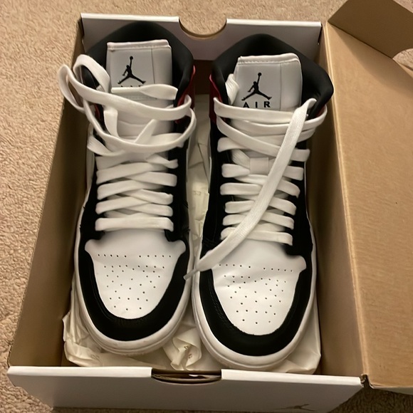 Women’s Nike Air Jordan 1 Mid Noble Red - Picture 5 of 8